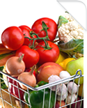 carrito supermercado con verduras y tomates